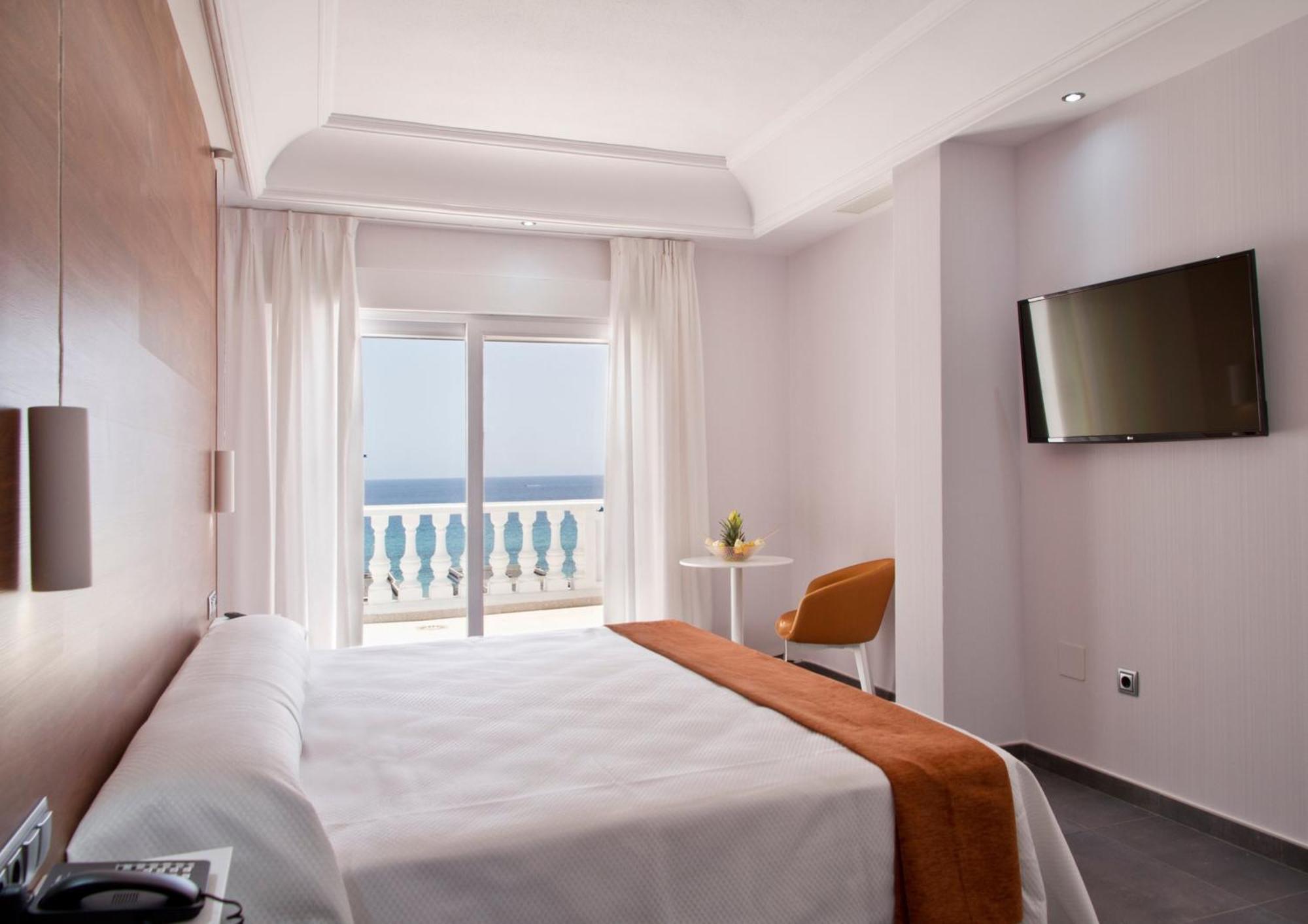 Hotel Los Delfines ลามังกา เดล มาร์เมนอร์ ภายนอก รูปภาพ