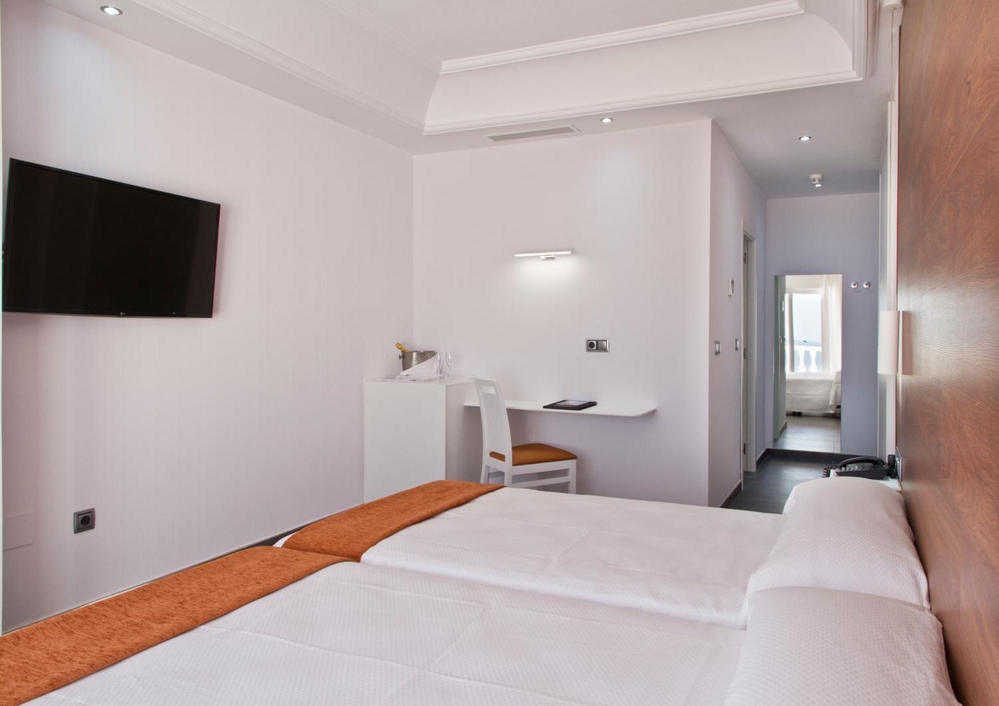 Hotel Los Delfines ลามังกา เดล มาร์เมนอร์ ภายนอก รูปภาพ
