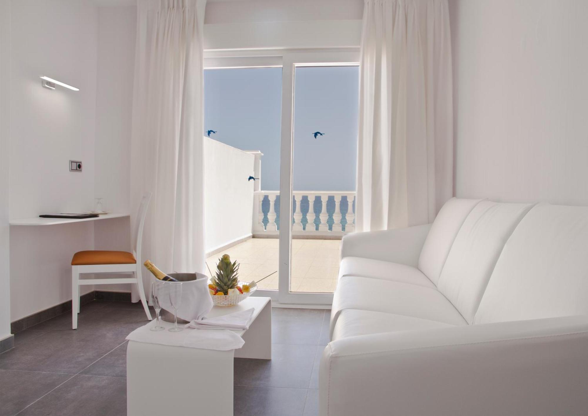 Hotel Los Delfines ลามังกา เดล มาร์เมนอร์ ภายนอก รูปภาพ