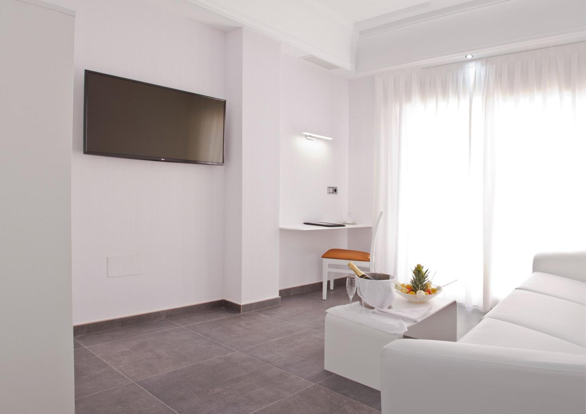 Hotel Los Delfines ลามังกา เดล มาร์เมนอร์ ภายนอก รูปภาพ