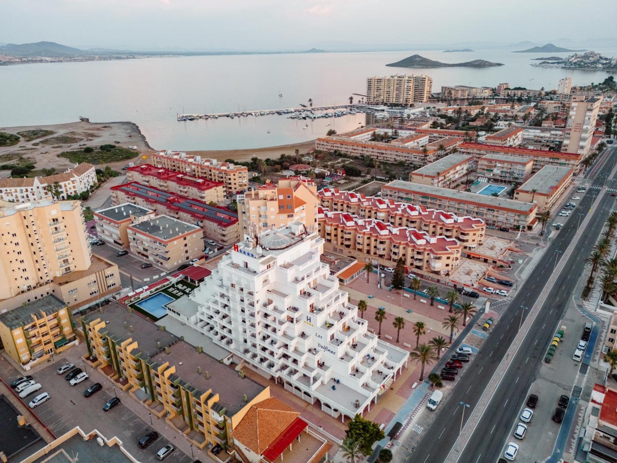 Hotel Los Delfines ลามังกา เดล มาร์เมนอร์ ภายนอก รูปภาพ